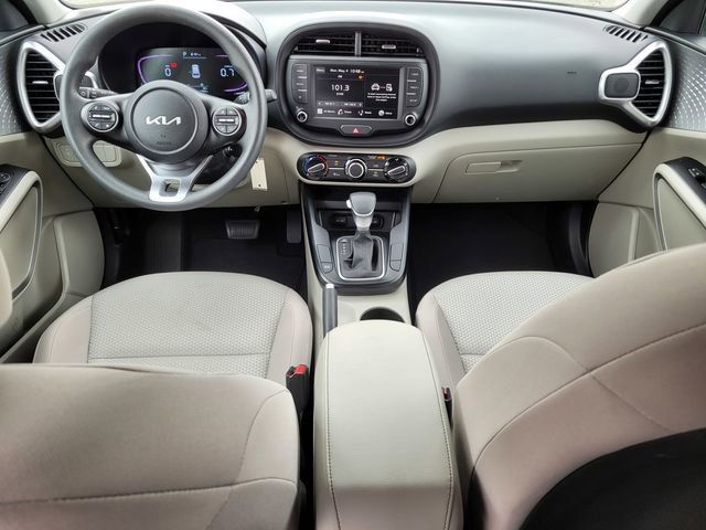 Used 2025 Kia Soul LX FWD image 12