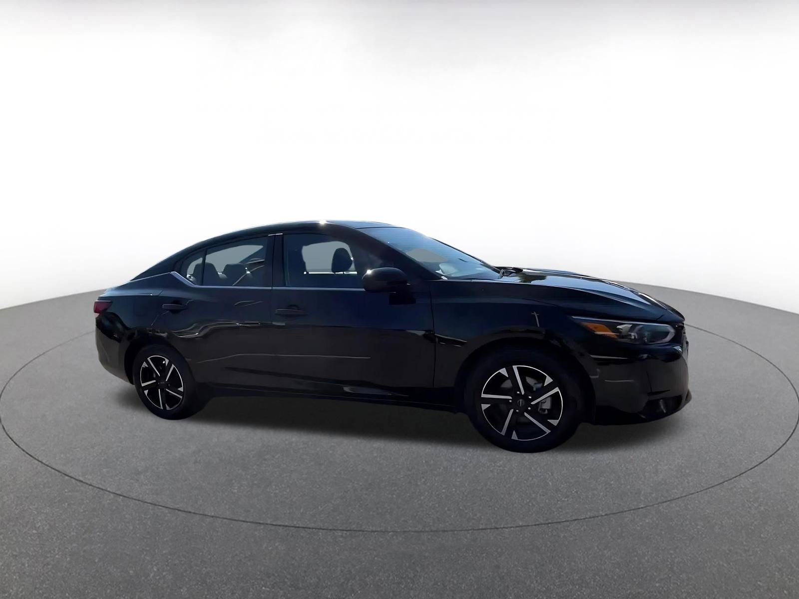 Used 2025 Nissan Sentra SV FWD image 2