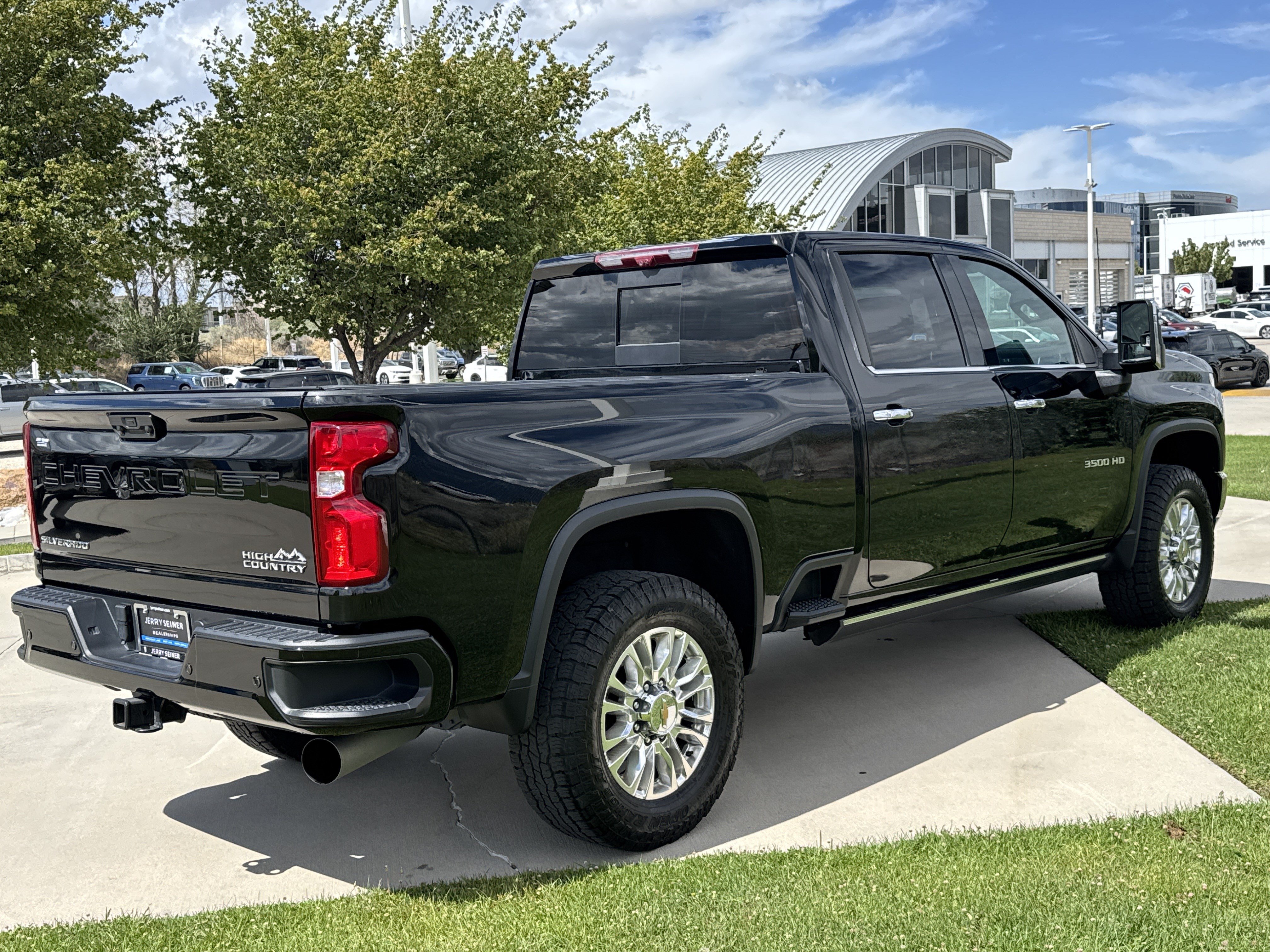 Certified 2022 Chevrolet Silverado 3500 High Country w/ Z71 Off-Road Package AWD/4WD image 5
