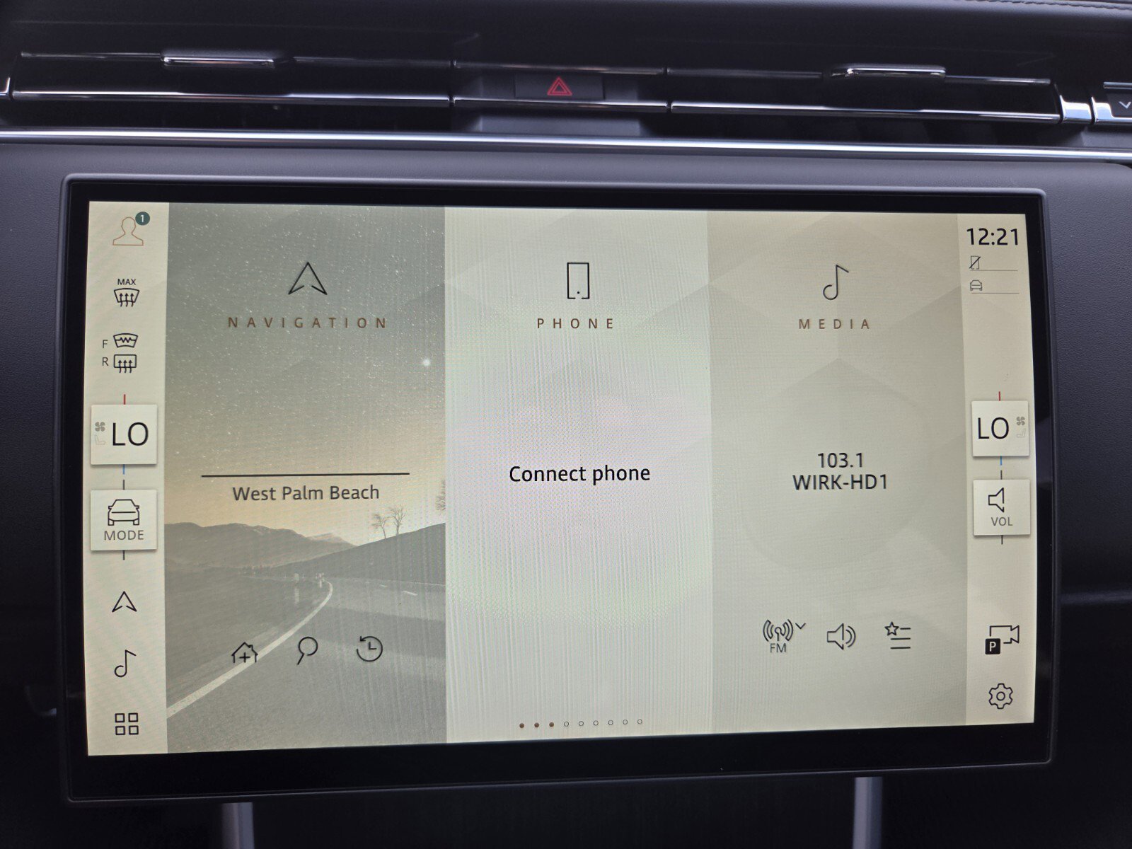 New 2025 Land Rover Range Rover SE image 18