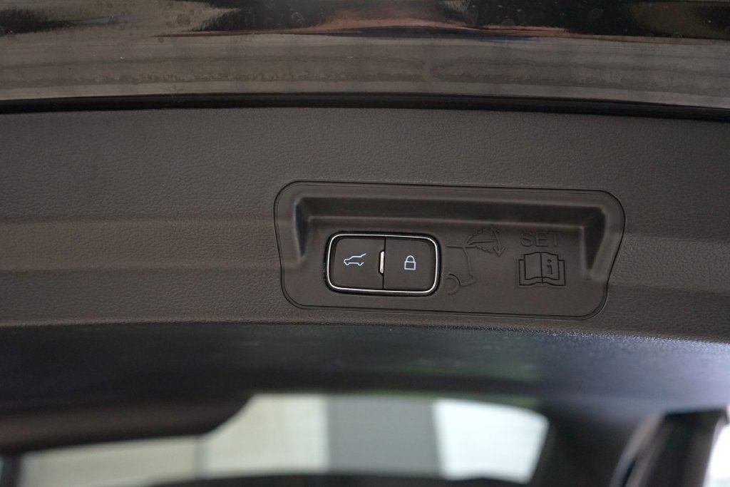 Used 2023 Ford Explorer Limited w/ Equipment Group 301A AWD/4WD image 53