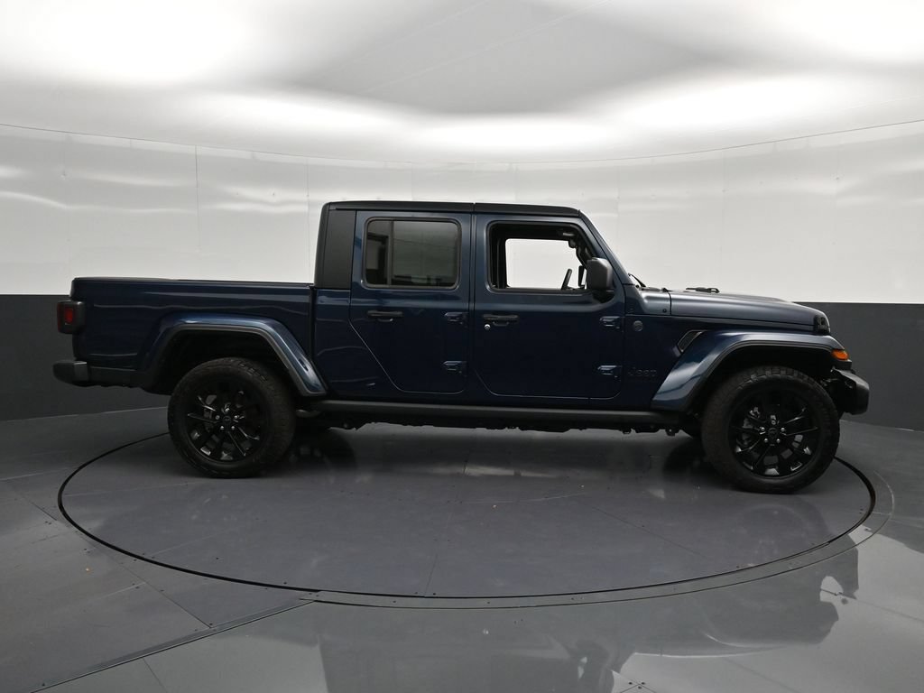 Used 2025 Jeep Gladiator Sport AWD/4WD image 4