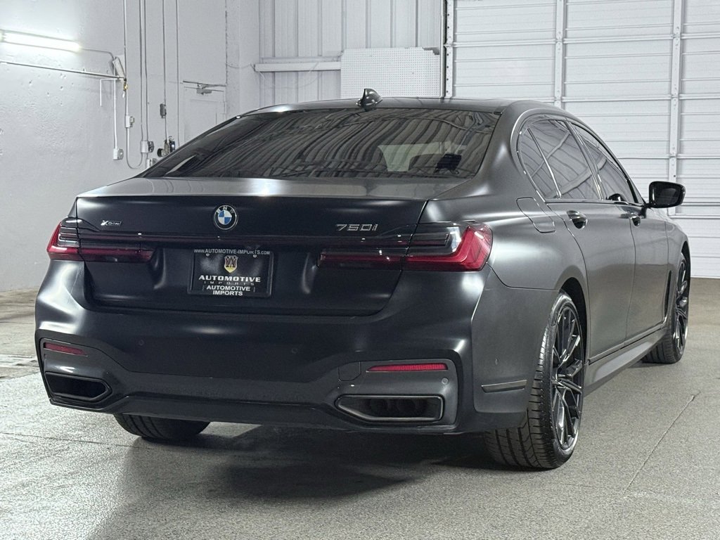 Used 2022 BMW 750i xDrive w/ Luxury Rear Seating Package image 9