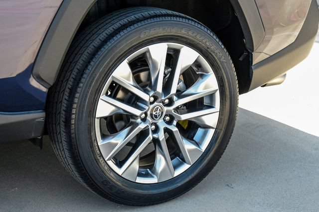 Used 2020 Toyota RAV4 XLE Premium AWD/4WD image 66
