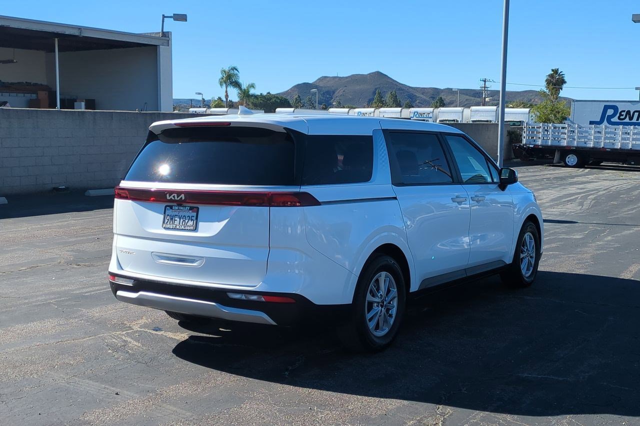 Certified 2024 Kia Carnival LX image 6