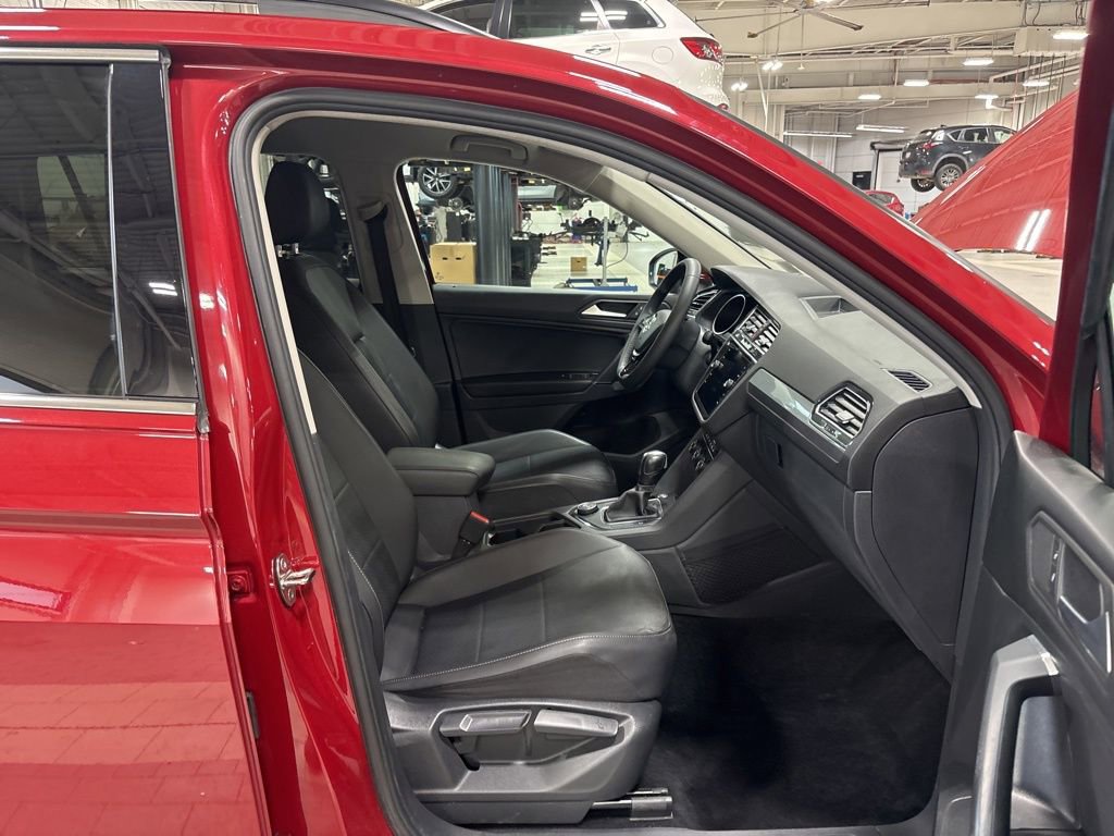 Used 2020 Volkswagen Tiguan SE image 16
