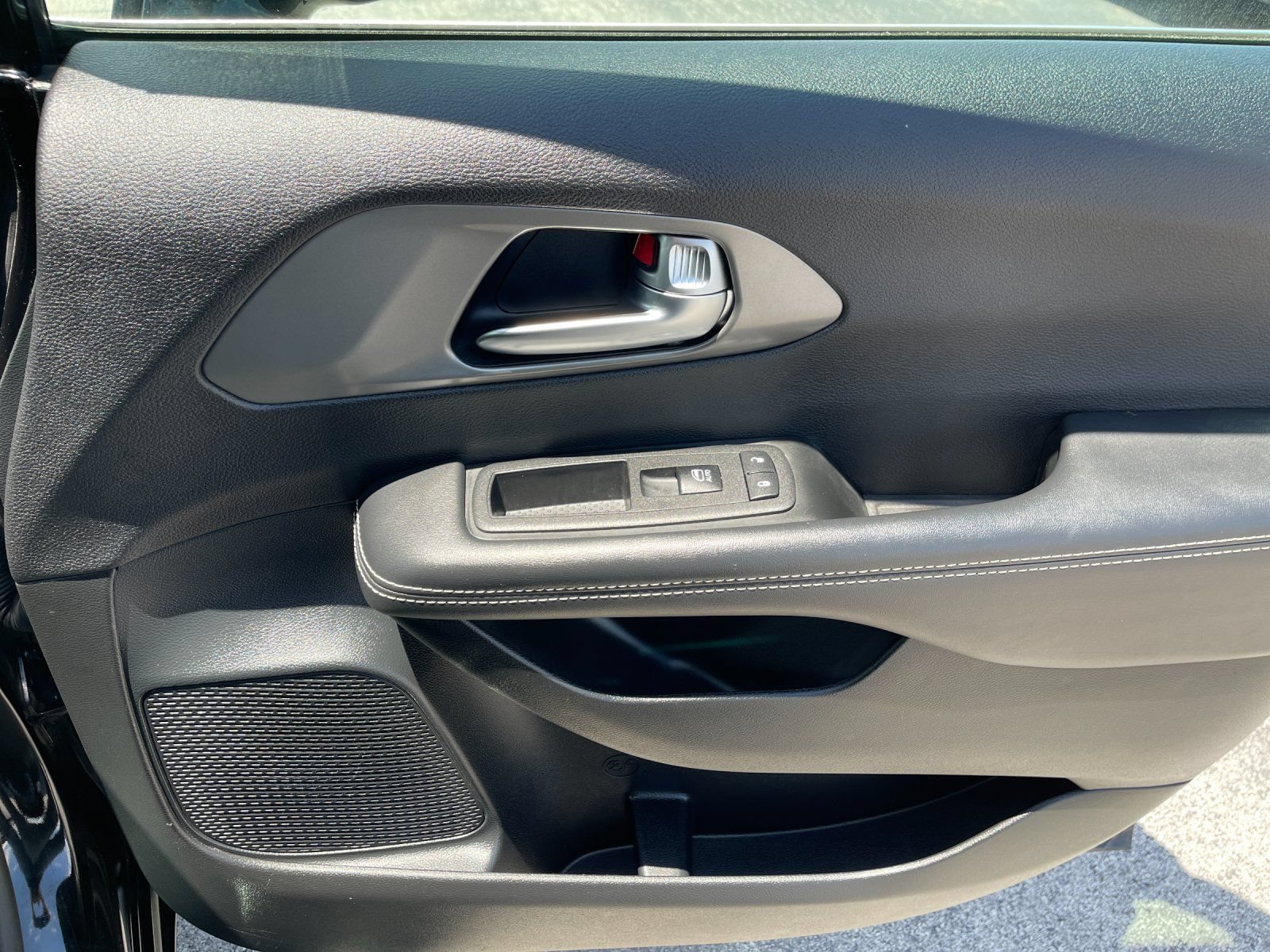 Used 2025 Chrysler Pacifica Select FWD image 20