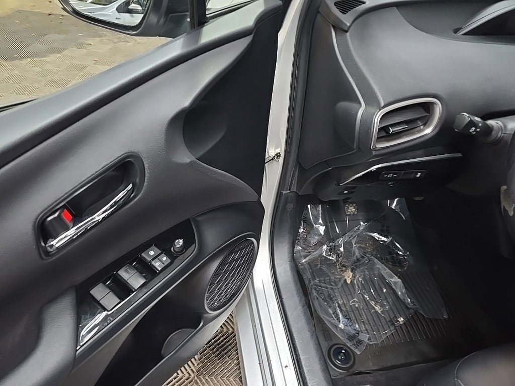 Used 2022 Toyota Prius Prime XLE image 27
