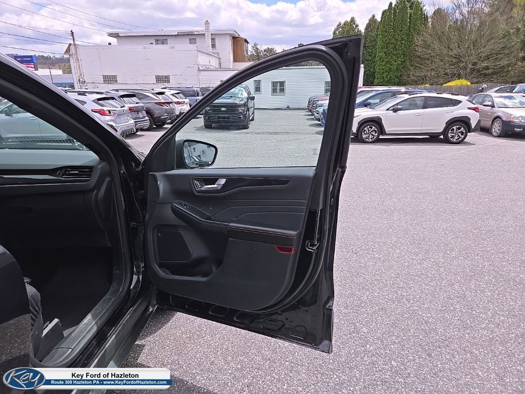 Used 2023 Ford Escape ST-Line w/ Tech Pack #1 AWD/4WD image 19