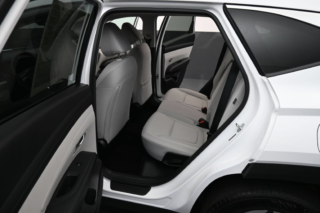 Certified 2025 Hyundai Tucson SEL AWD/4WD image 11