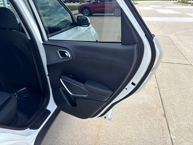 Used 2025 Kia Soul LX FWD image 19