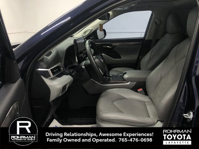 Used 2023 Toyota Highlander Limited image 11