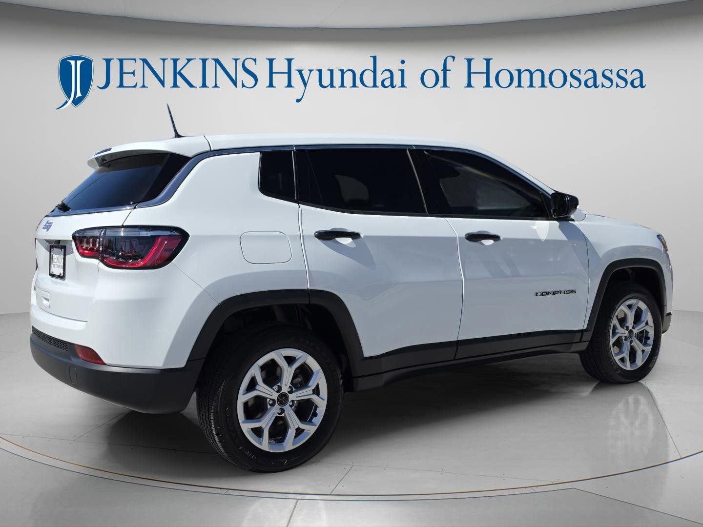 Used 2025 Jeep Compass Sport image 4