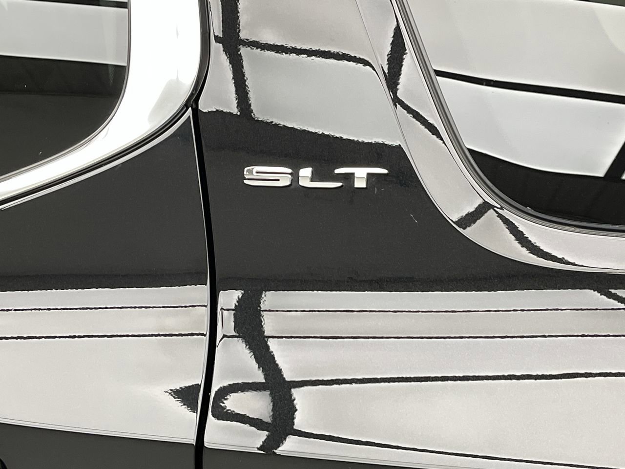 Certified 2022 GMC Acadia SLT w/ Preferred Package image 37