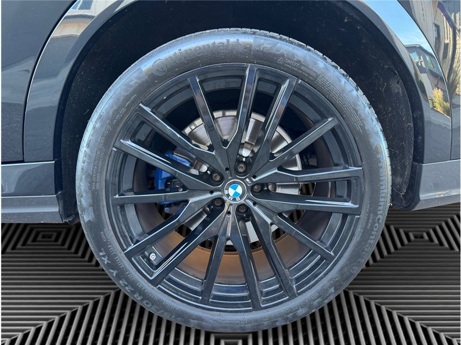 Used 2021 BMW X6 M50i w/ Dynamic Handling Package AWD/4WD image 14