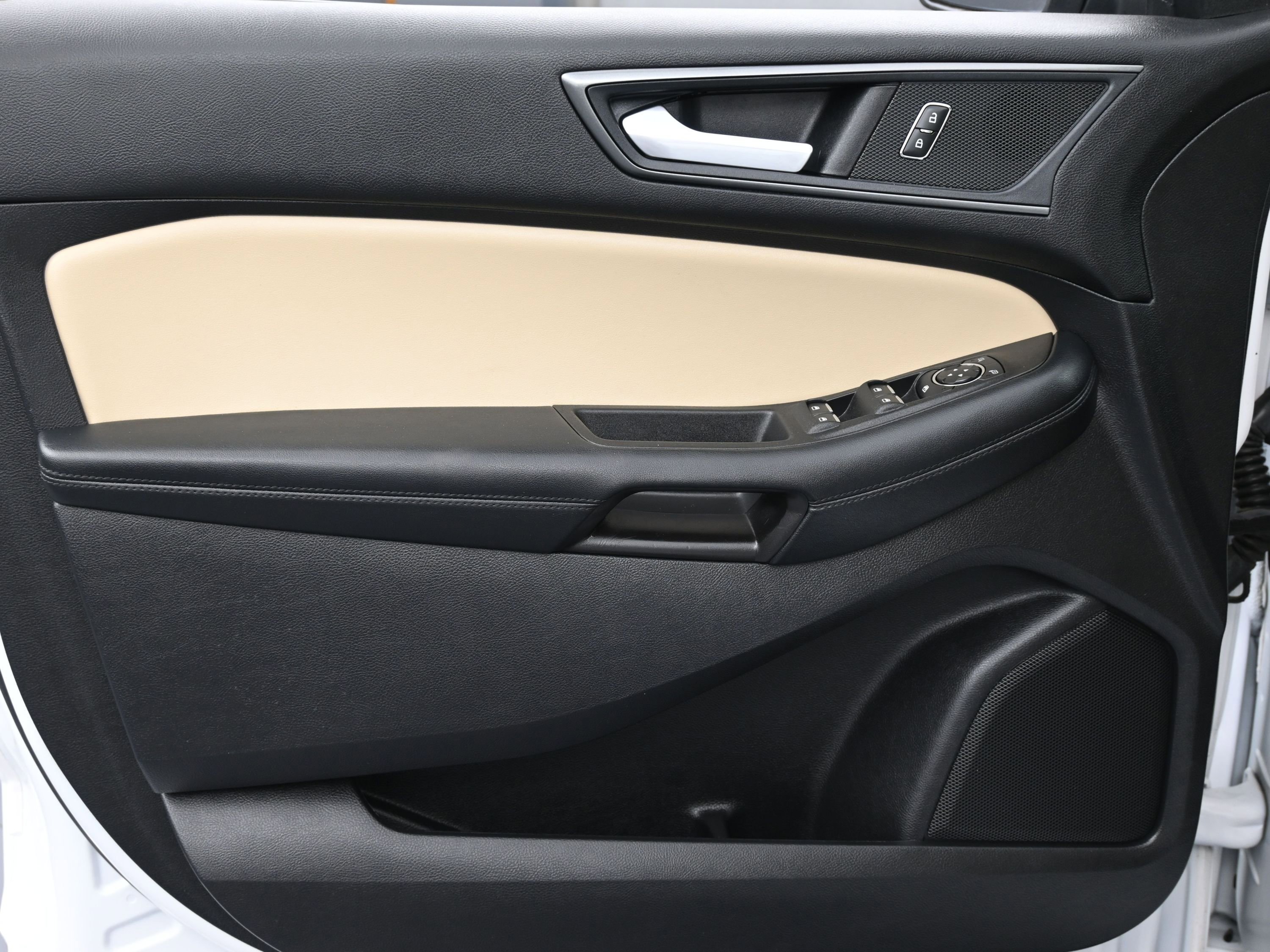 Used 2021 Ford Edge SE image 14