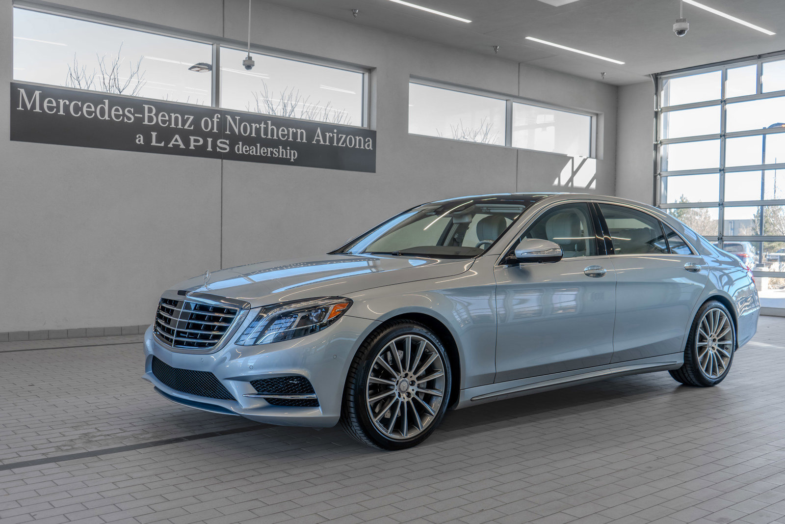 Used 2015 Mercedes-Benz S 550 Sedan image 3