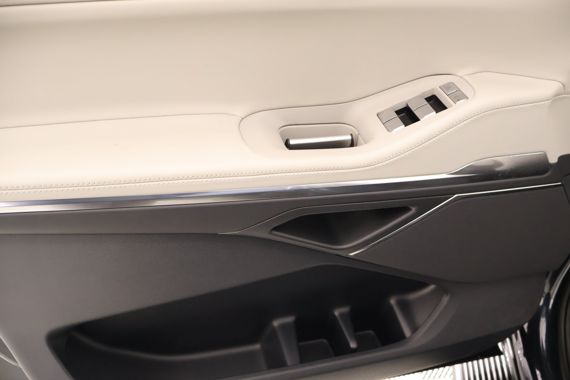 New 2026 Lincoln Navigator Premiere AWD/4WD image 16