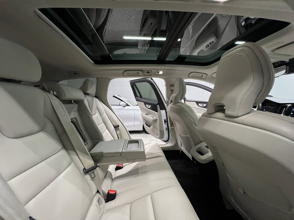 Used 2020 Volvo V60 T5 Cross Country w/ Protection Package Premier image 35