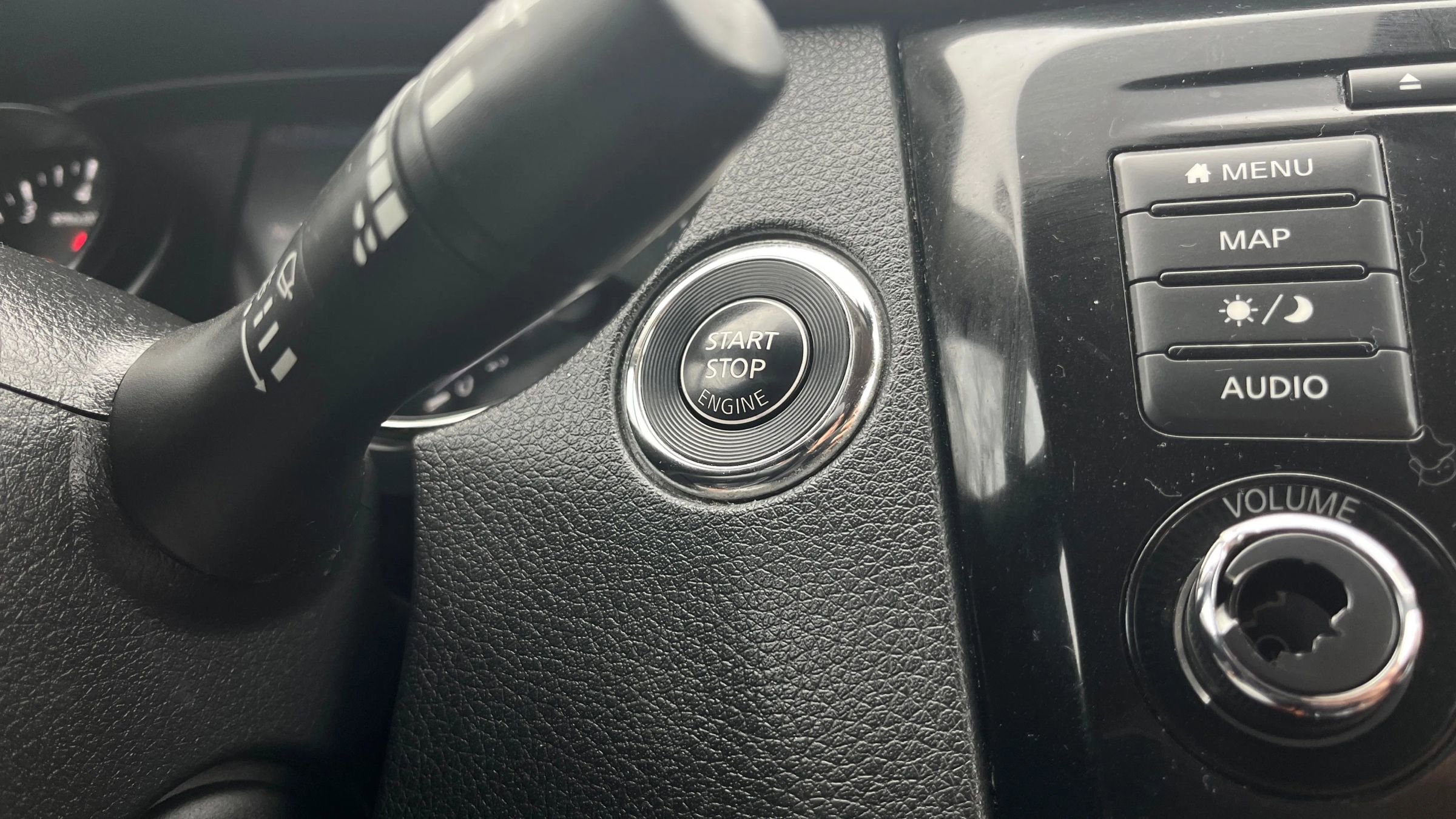 Used 2018 Nissan Rogue SL w/ Premium Package image 24