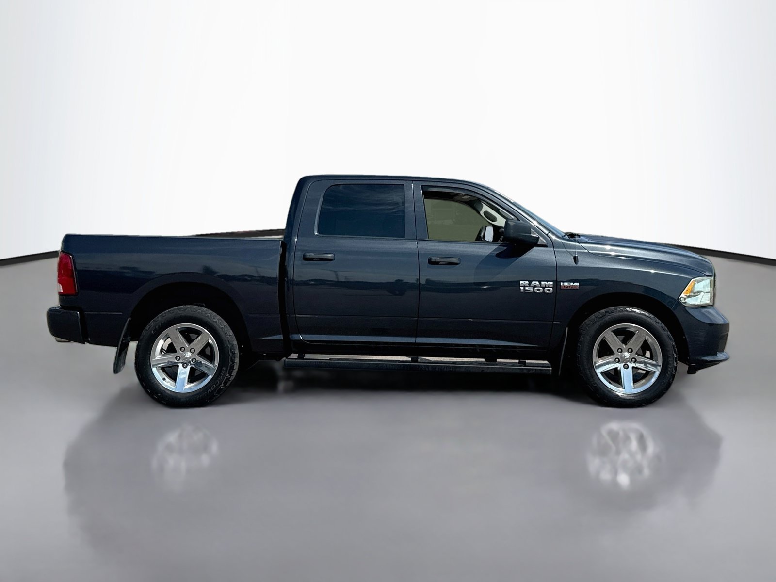 Used 2018 RAM 1500 Express w/ Express Value Package AWD/4WD image 8