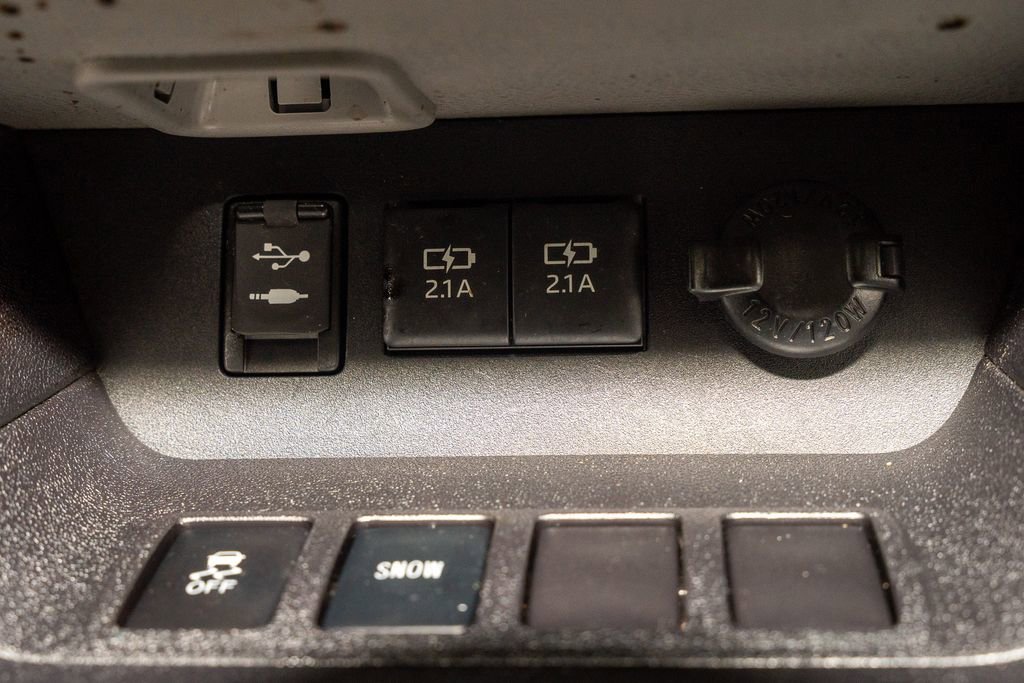 Used 2017 Toyota Highlander LE image 15