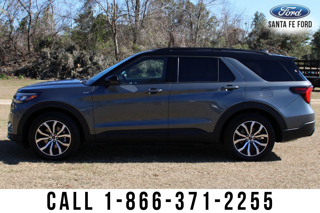 Used 2025 Ford Explorer ST-Line w/ Premium Package RWD image 5