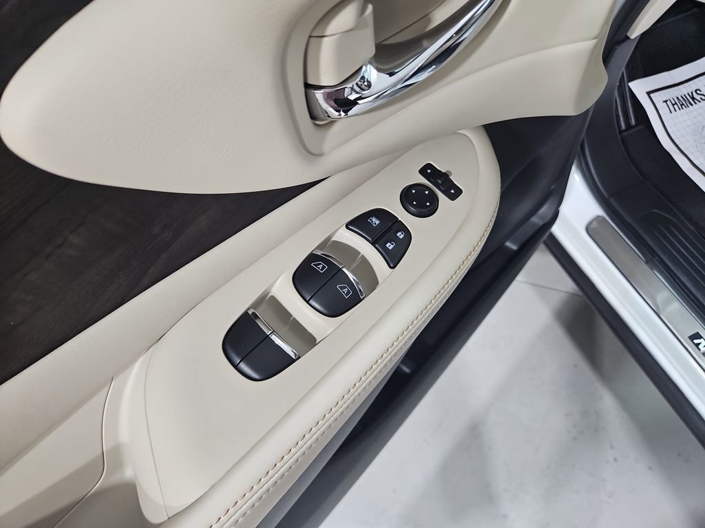 Used 2024 Nissan Murano Platinum w/ Cargo Package image 12