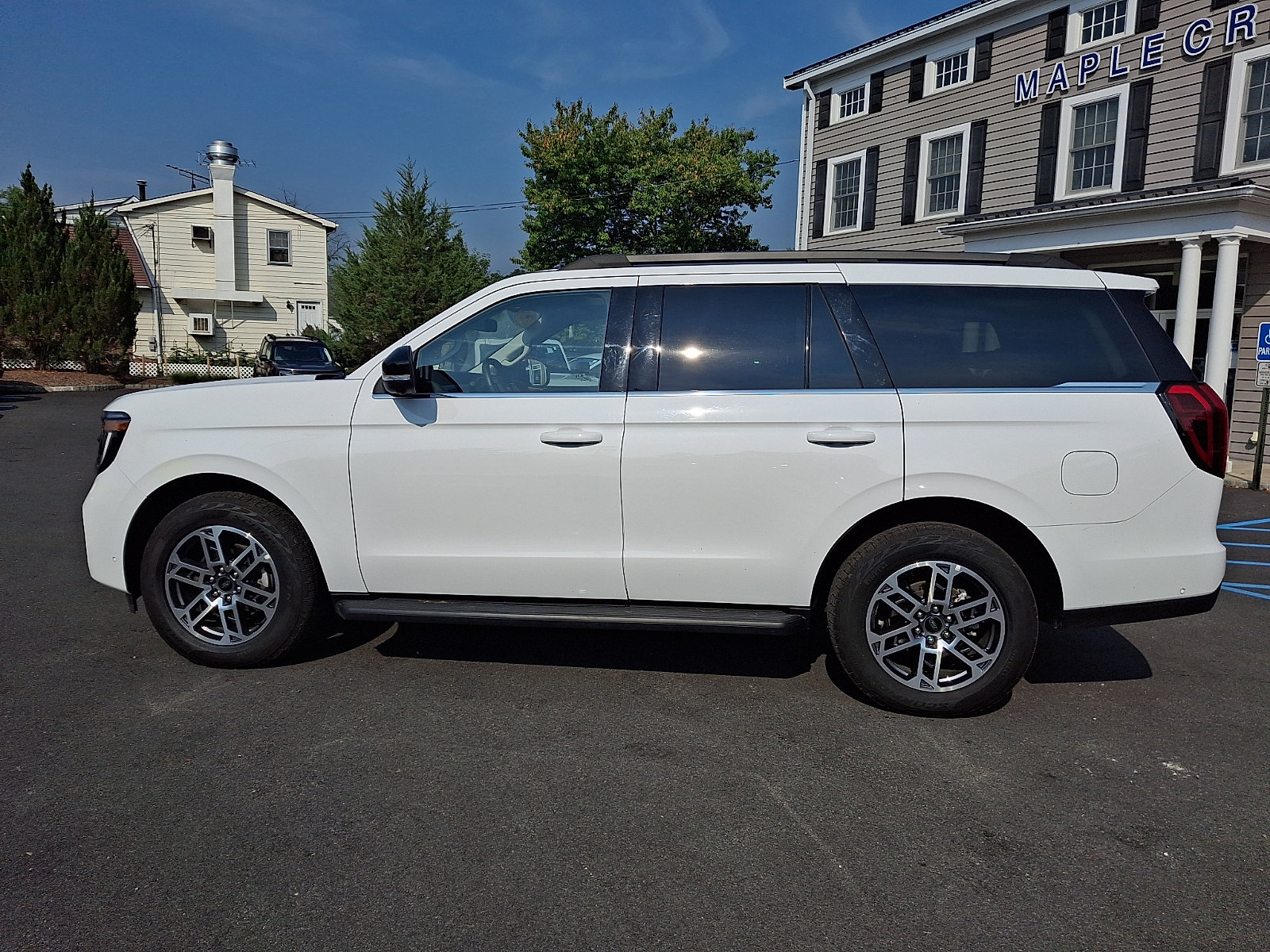 Certified 2025 Ford Expedition Active AWD/4WD image 8
