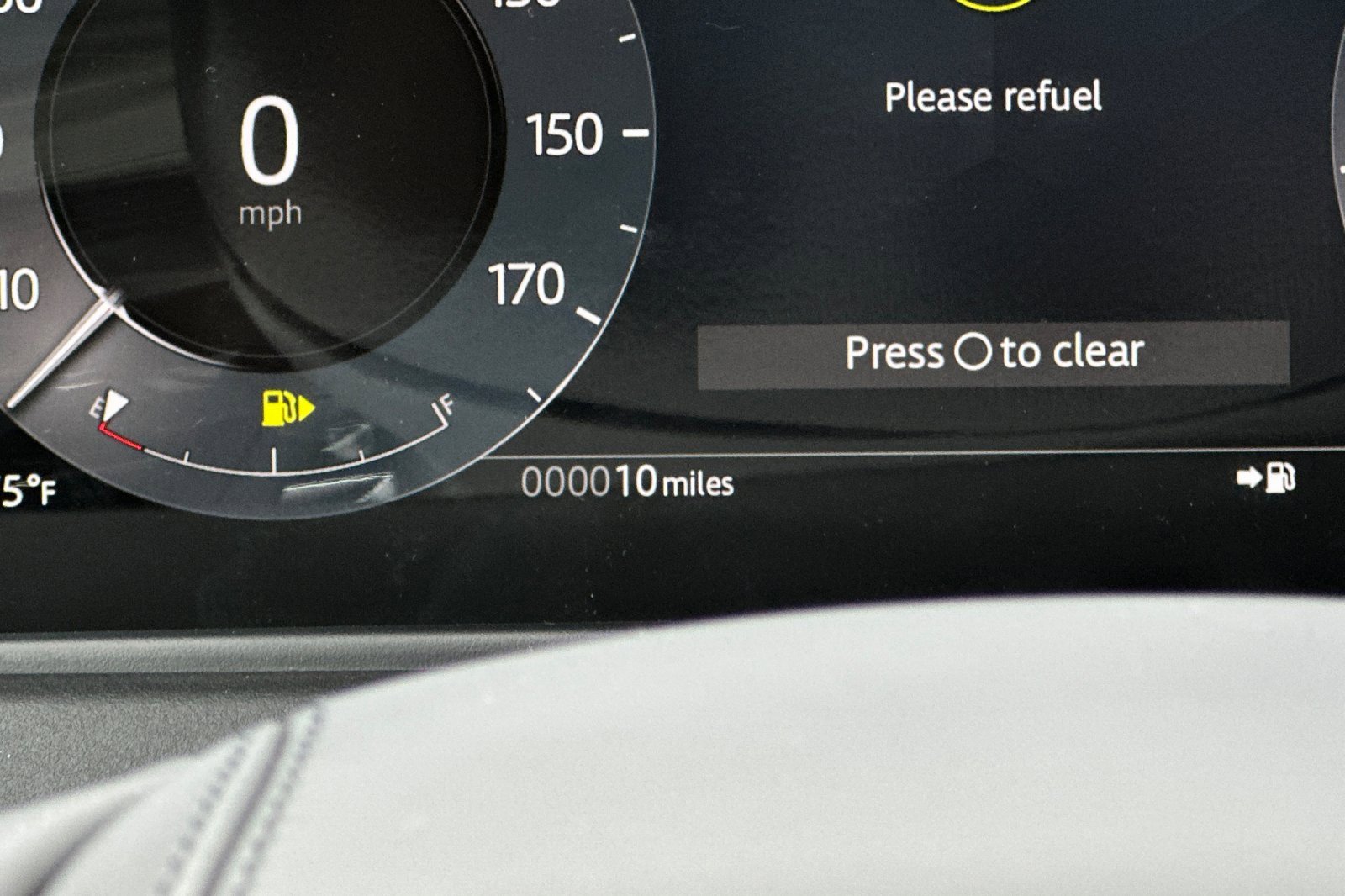 New 2026 Land Rover Range Rover Velar Dynamic SE image 31