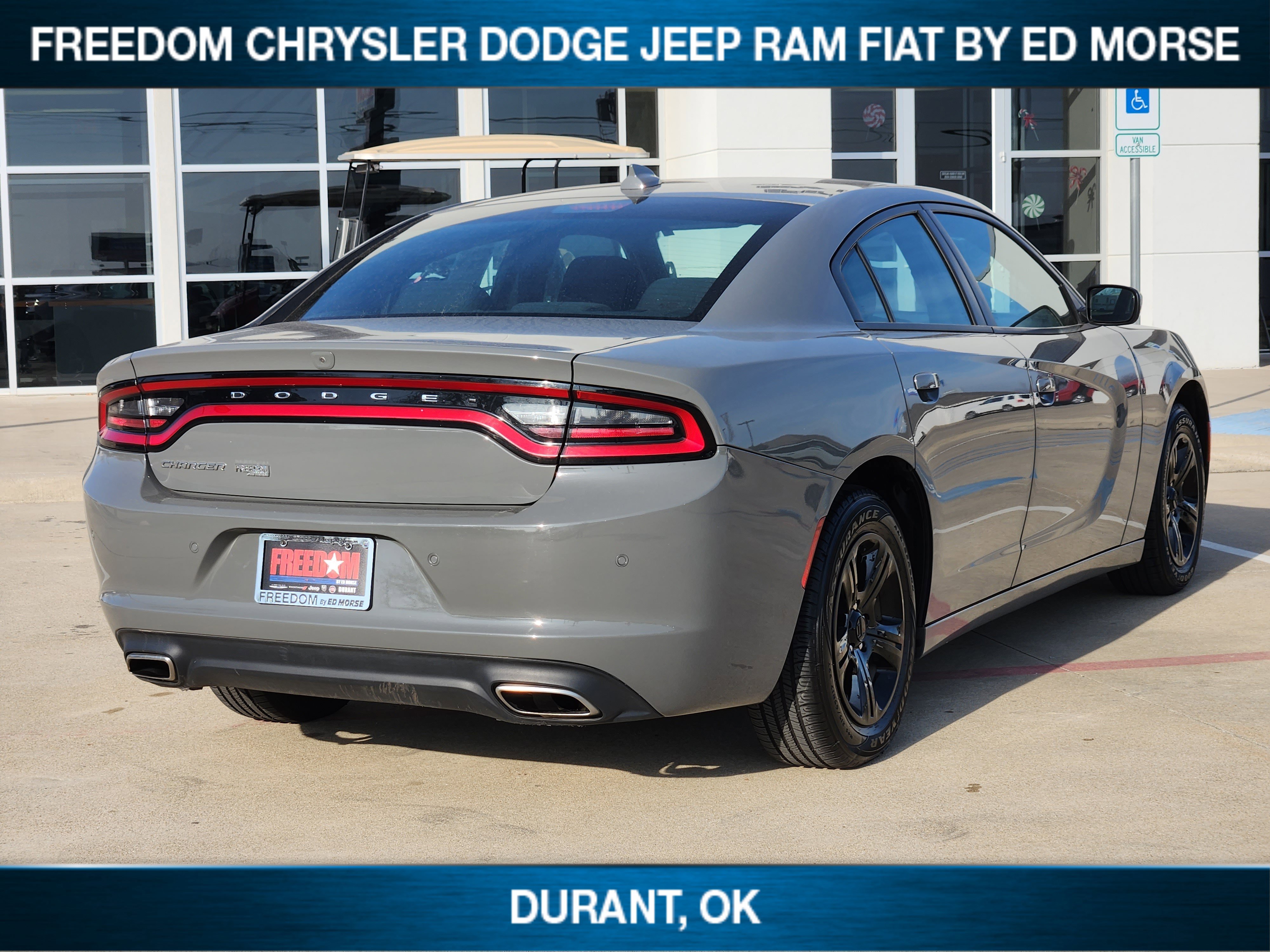 Used 2023 Dodge Charger SXT image 4
