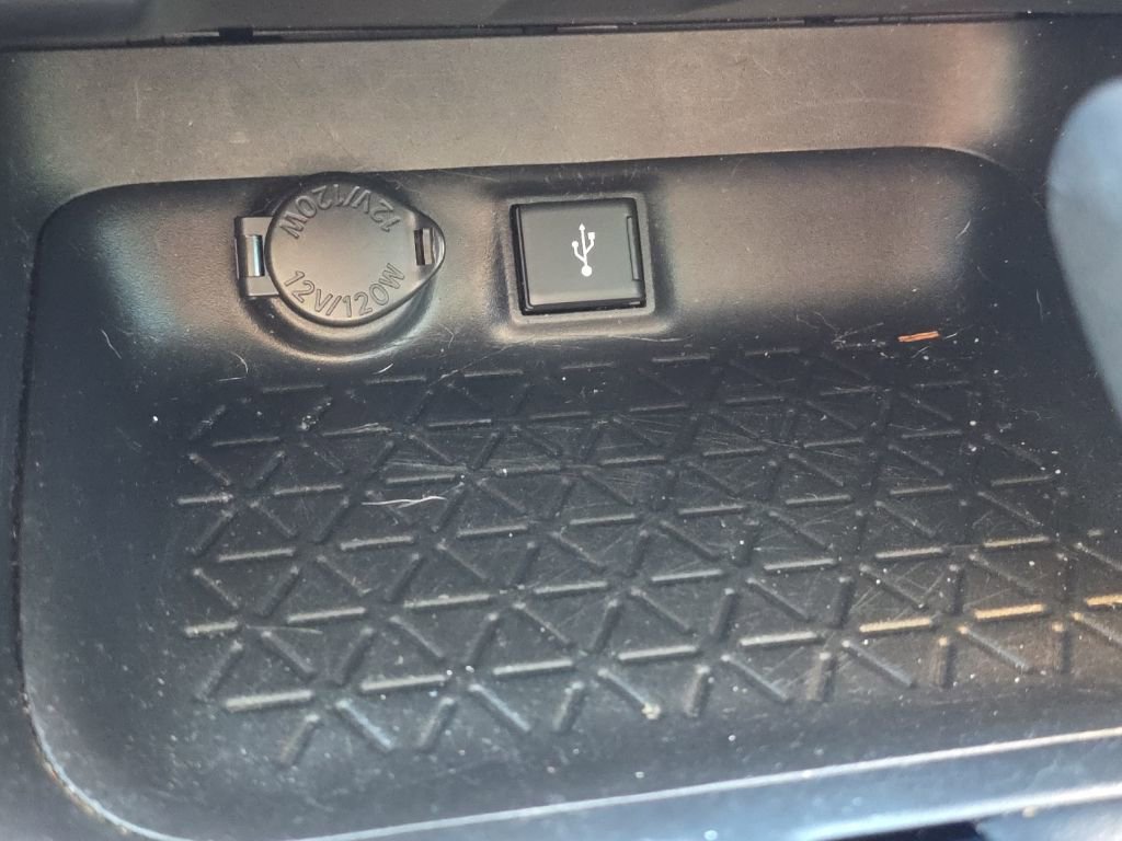 Used 2021 Toyota RAV4 XLE image 28