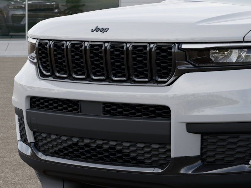 New 2025 Jeep Grand Cherokee L Altitude image 11