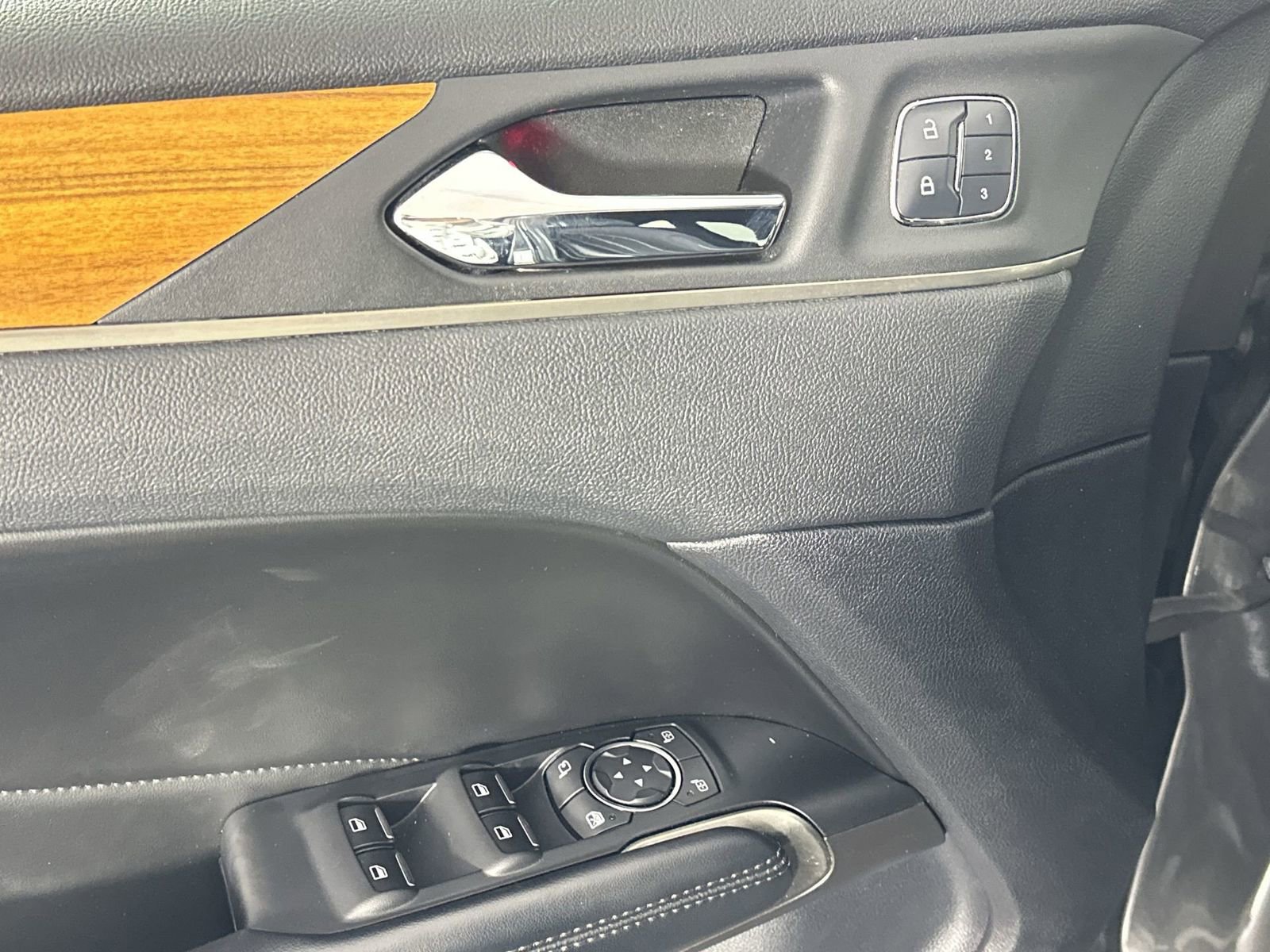 Used 2018 Lincoln MKC Reserve image 17