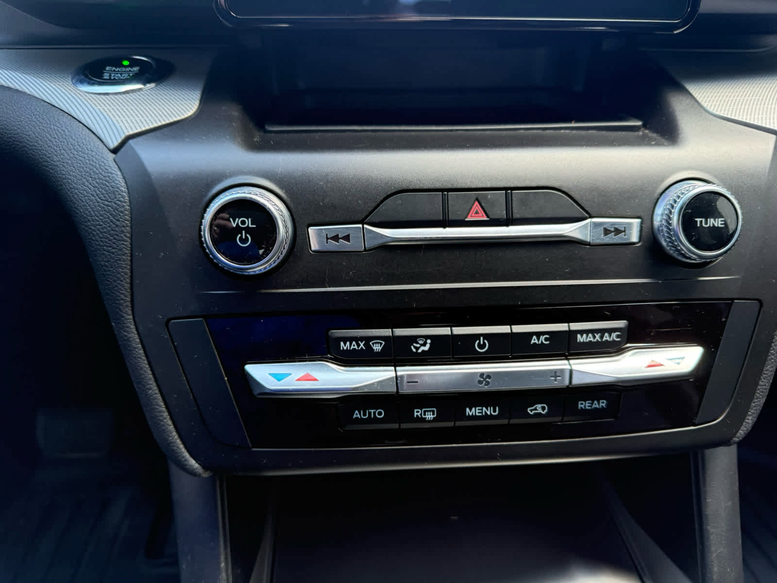 Used 2020 Ford Explorer XLT w/ Equipment Group 202A image 16