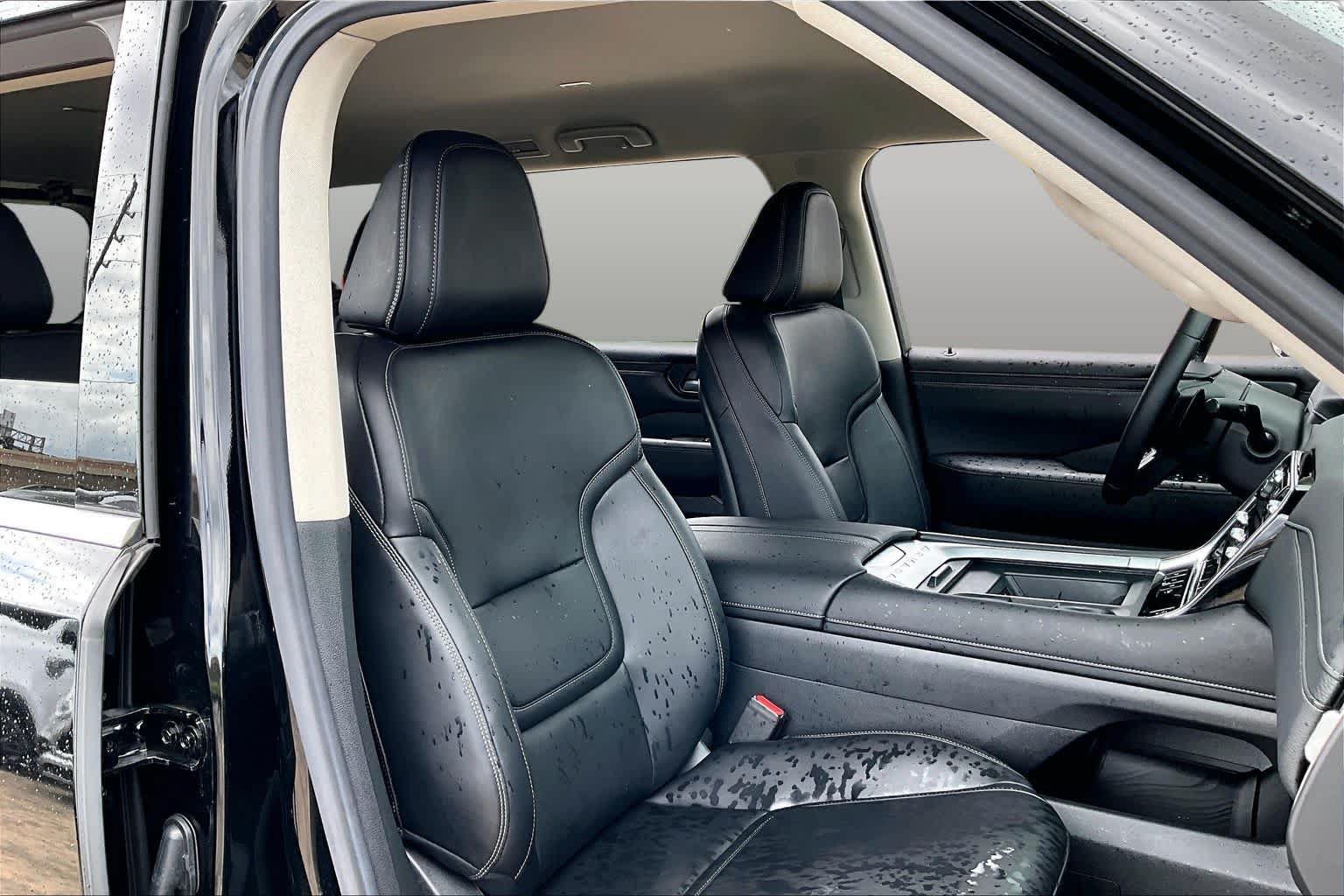 Used 2025 Nissan Armada SV AWD/4WD image 9
