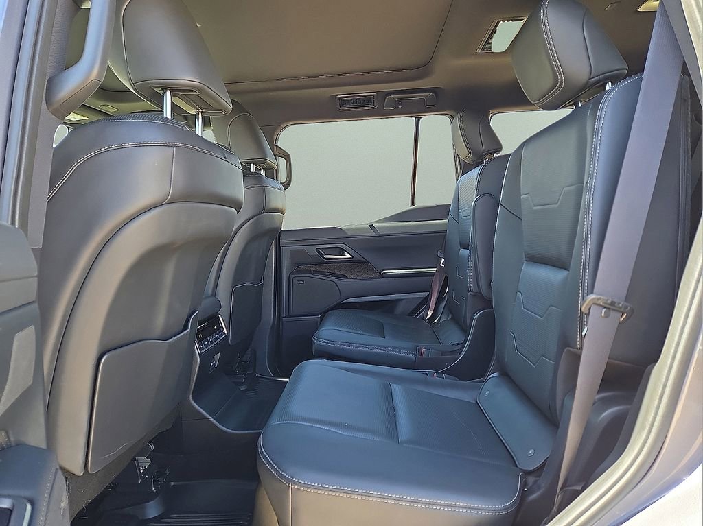 Used 2024 Lexus GX 550 w/ Accessory Package (Z1) image 16