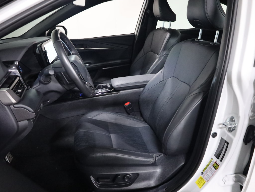 Used 2025 Toyota Camry XSE FWD image 30