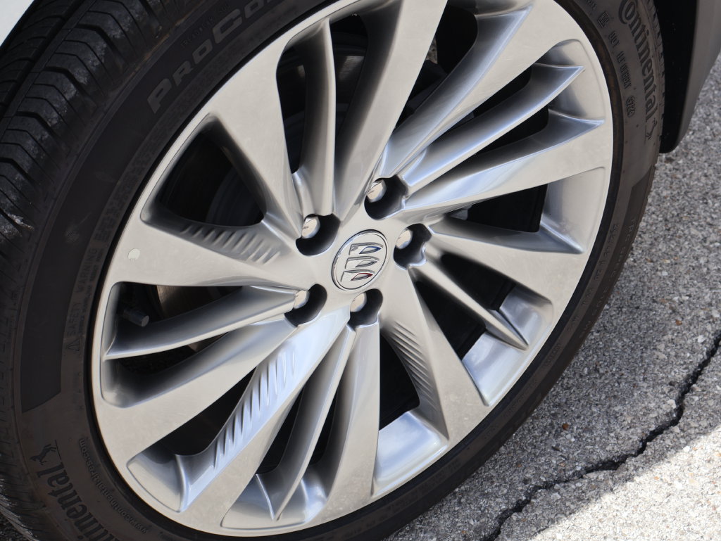 Used 2025 Buick Envision Avenir AWD/4WD image 41