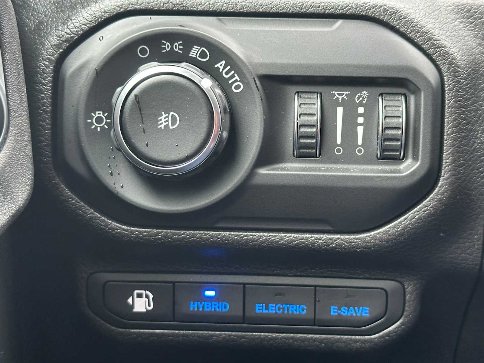 Used 2022 Jeep Wrangler Unlimited Rubicon 4xe AWD/4WD image 30