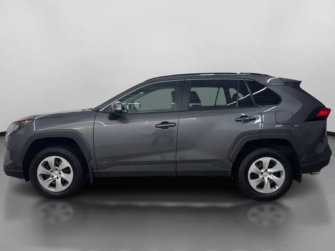 Used 2021 Toyota RAV4 LE image 5