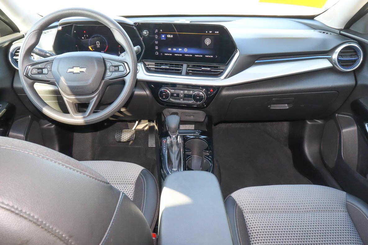 Used 2025 Chevrolet Trax LT FWD image 10