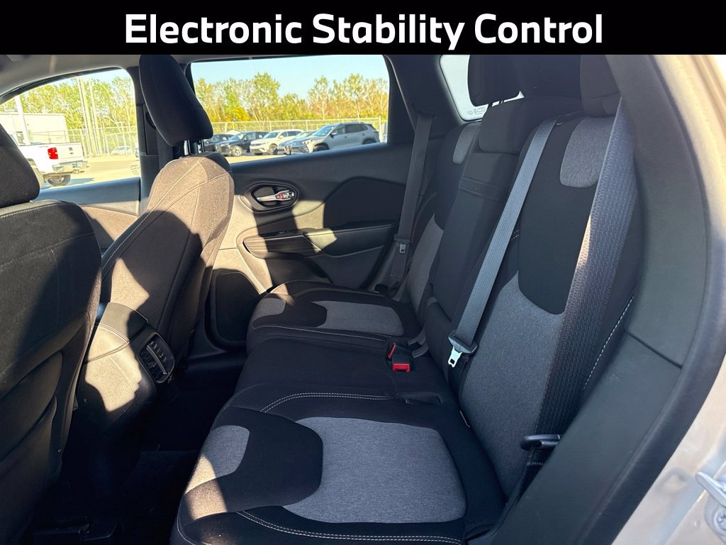 Used 2014 Jeep Cherokee Sport AWD/4WD image 9