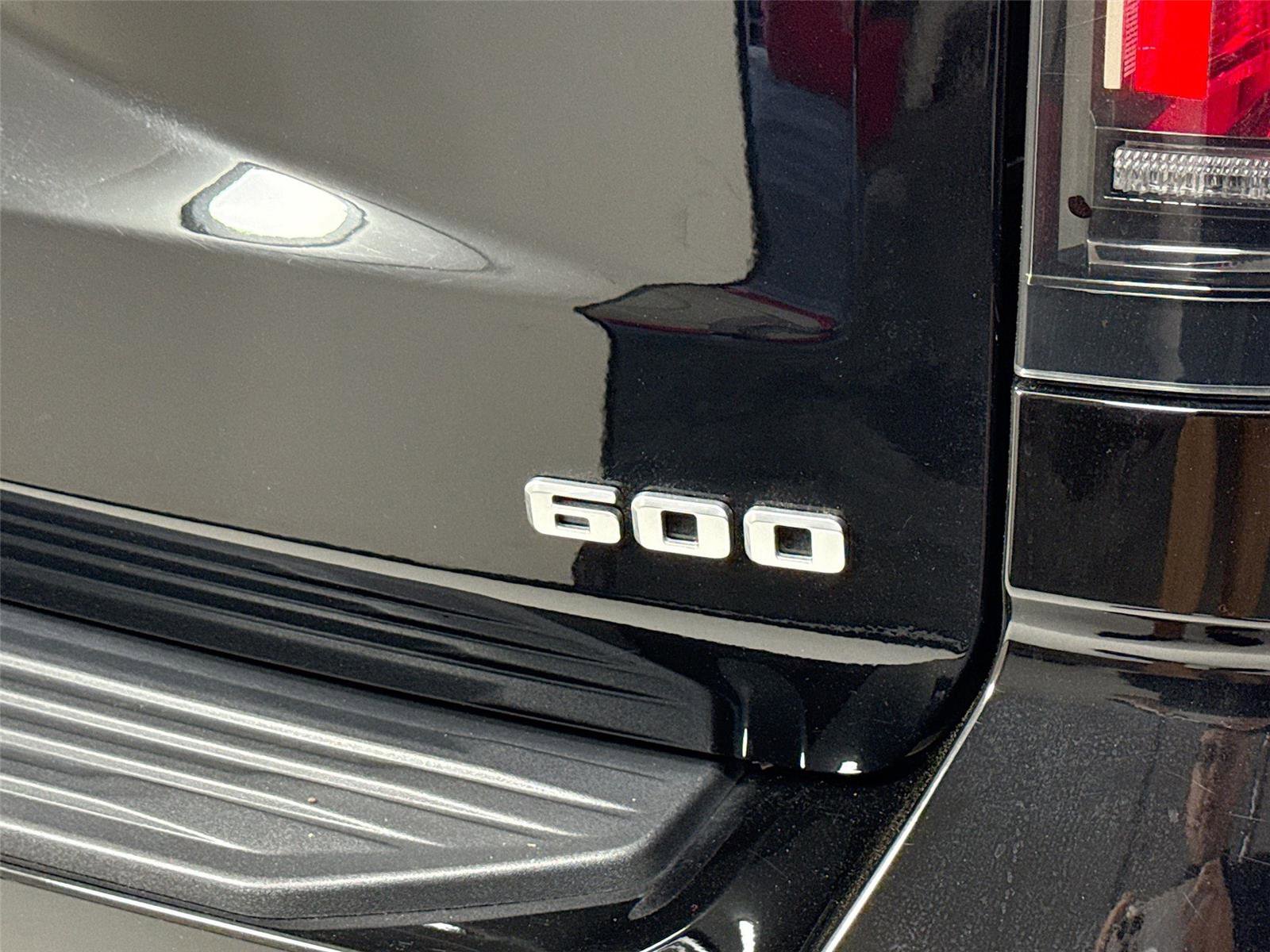 Used 2025 Cadillac Escalade ESV Premium Luxury image 39