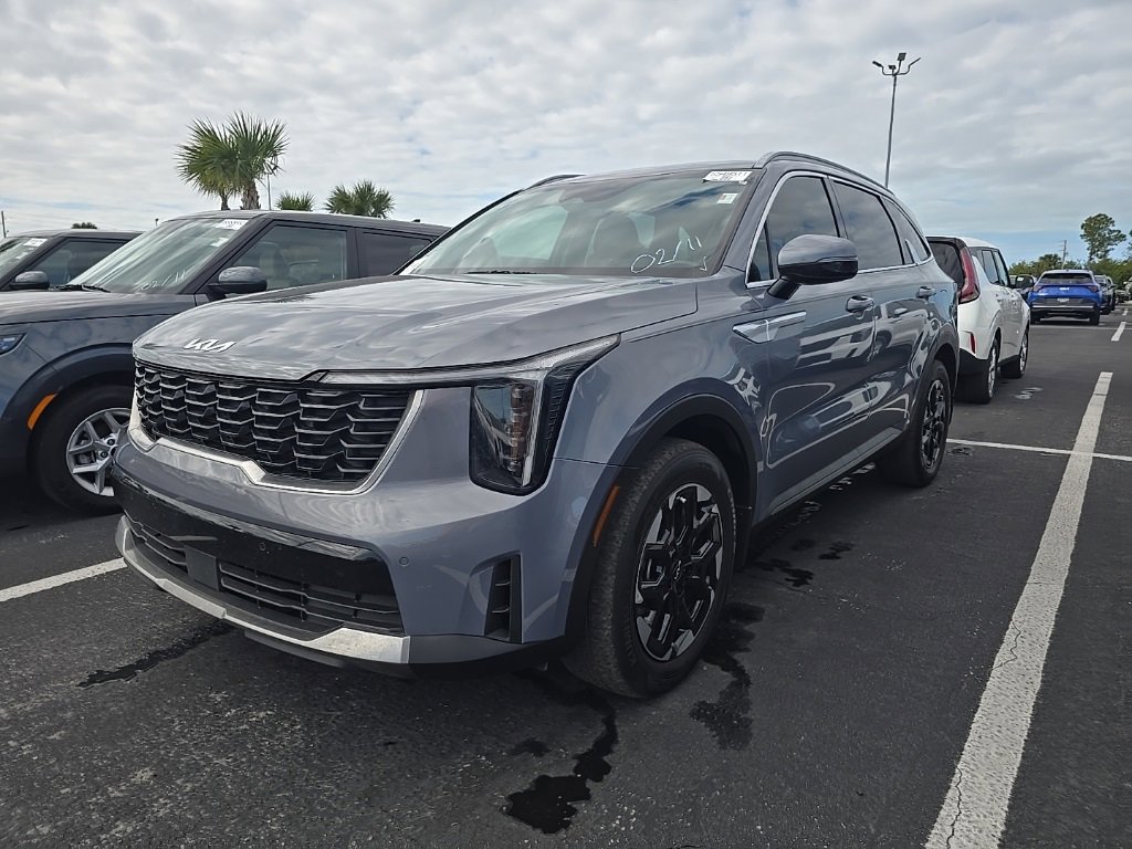 Certified 2025 Kia Sorento S image 4