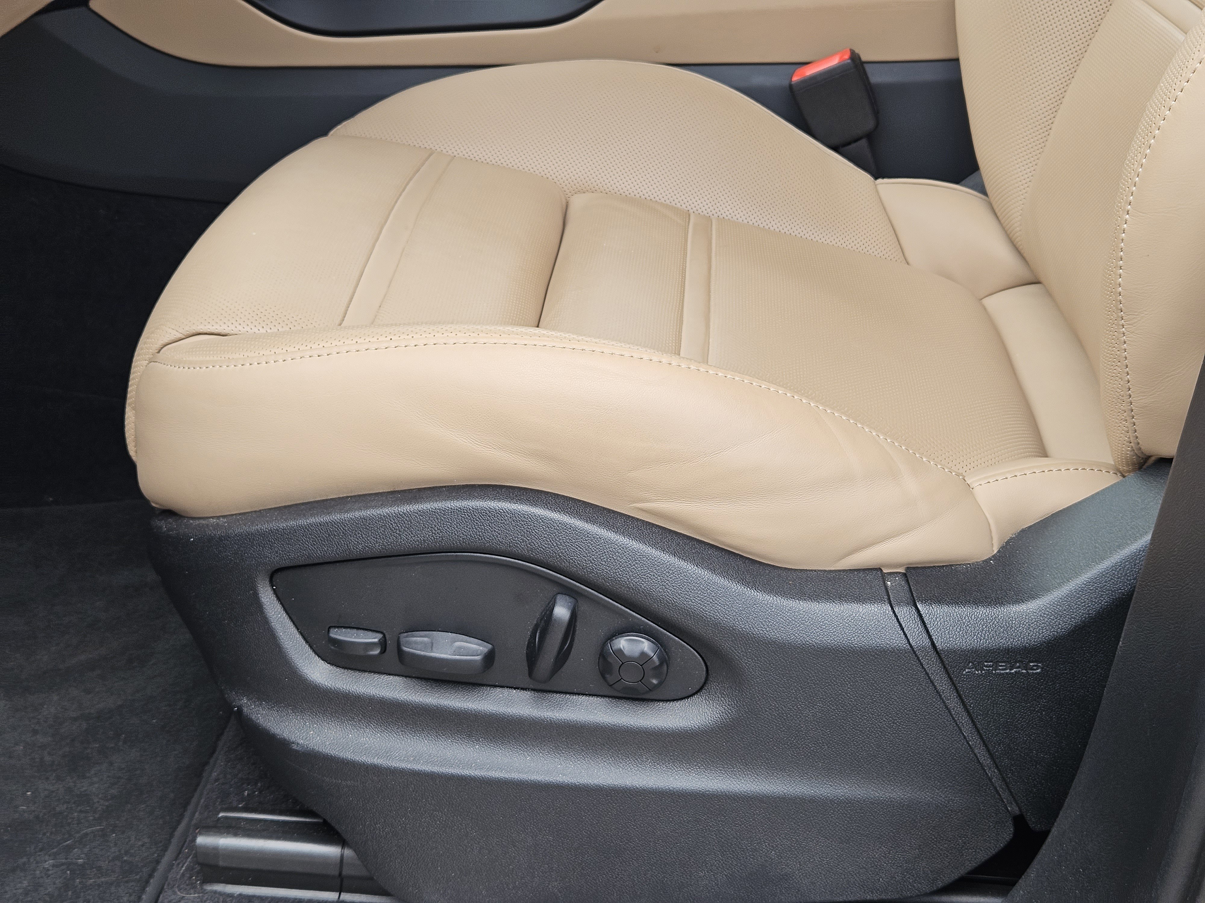 Certified 2024 Porsche Cayenne S AWD/4WD image 23