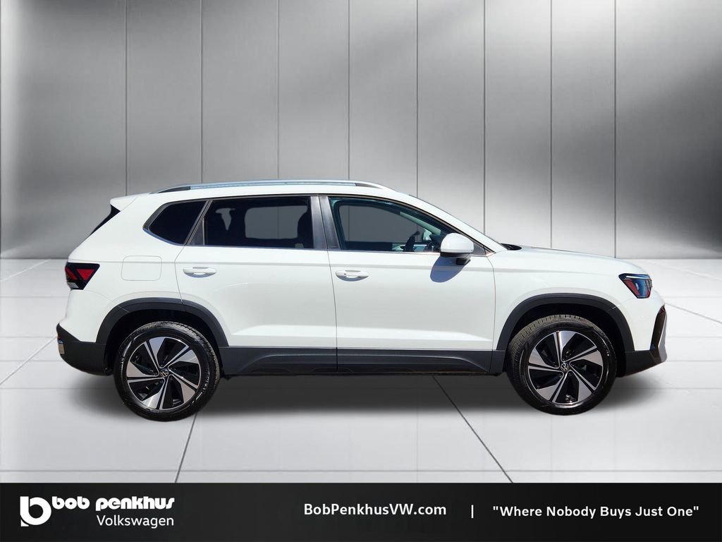 Used 2025 Volkswagen Taos SE image 24