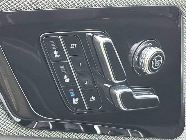 Certified 2025 Cadillac Optiq Luxury 2 w/ LPO, Floor Liner Package AWD/4WD image 26