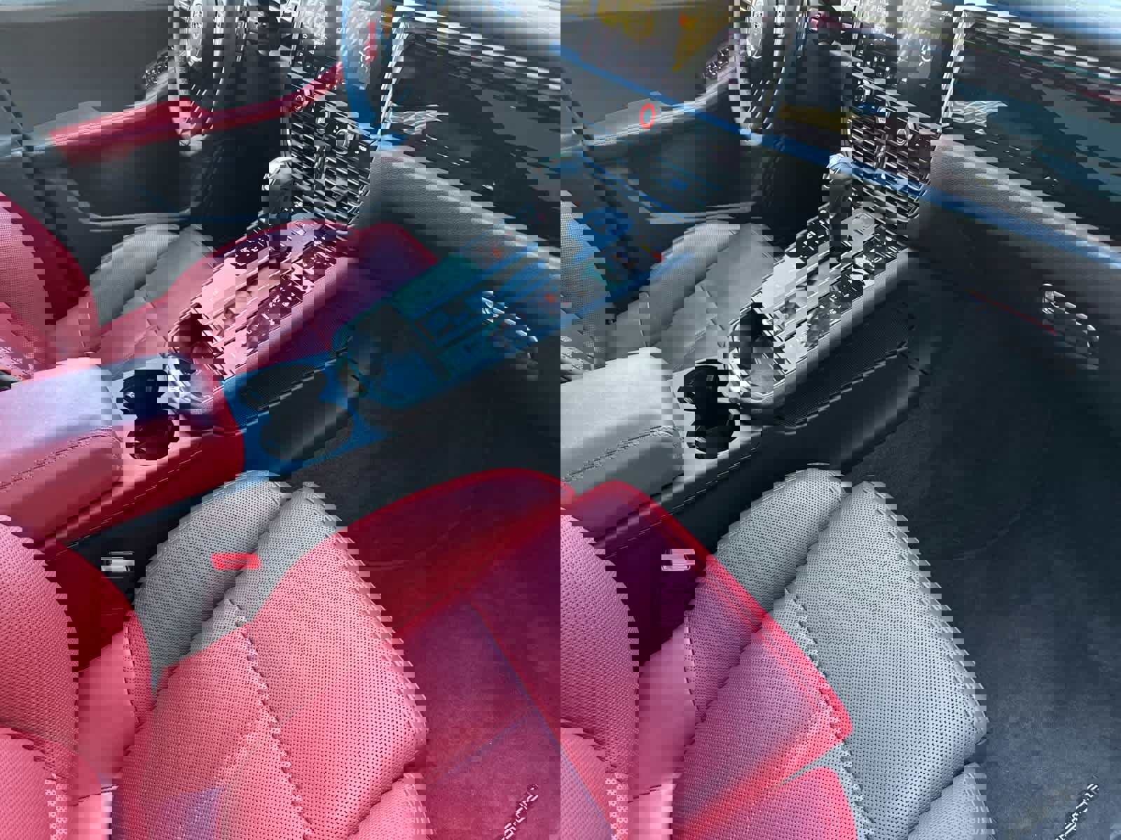 Used 2025 Porsche Macan image 17