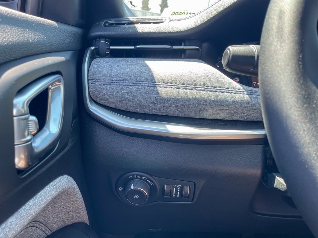 New 2025 Jeep Compass Latitude image 31